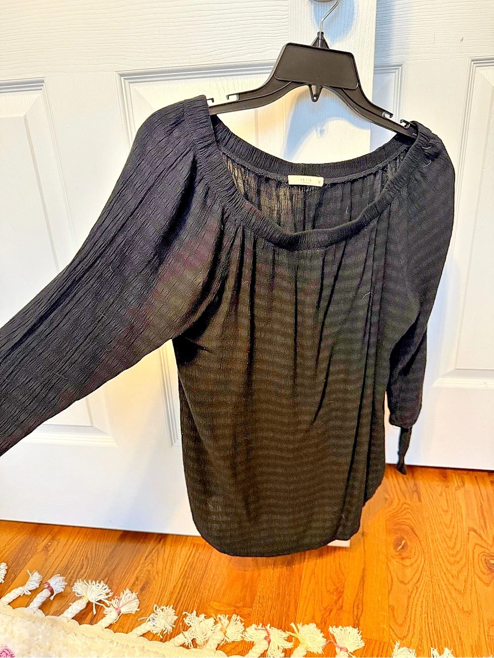 LE LIS Black Tie-Sleeve Tunic